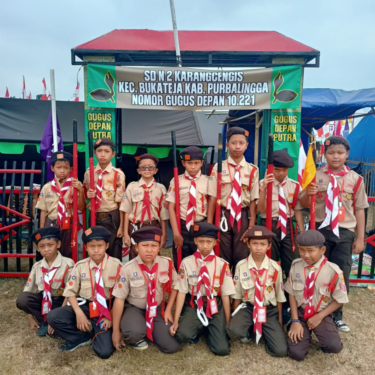 Regu Siaga SD Negeri 2 Karangcengis Berpartisipasi dalam Lomba Pesta Siaga di Lapangan Desa Kembangan